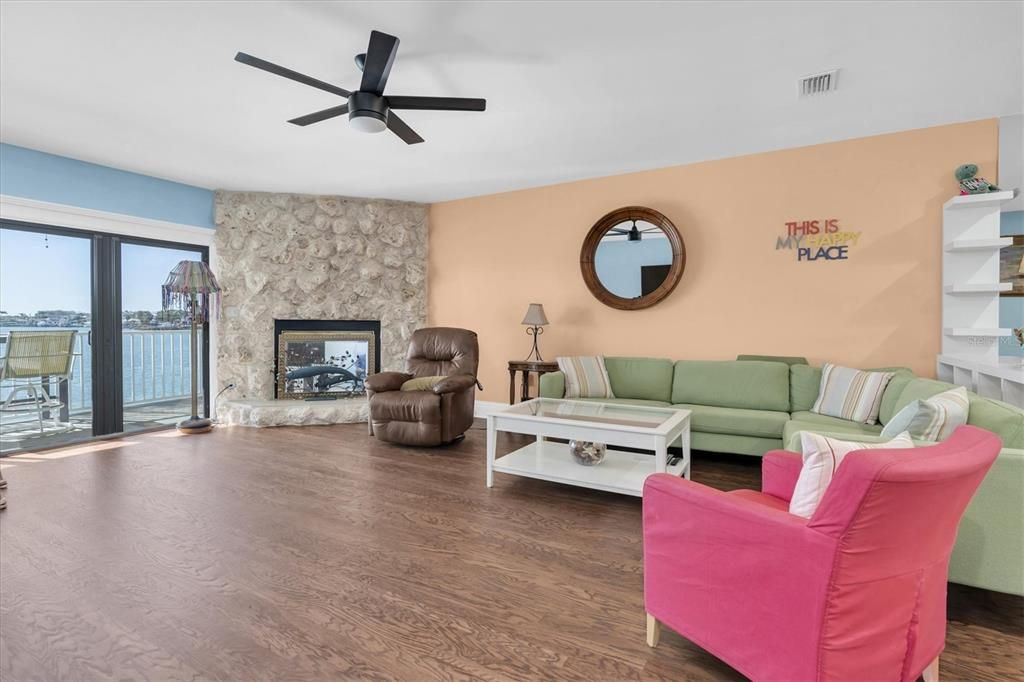 На продажу: $930,000 (2 спален, 3 ванн, 1750 Квадратных фут)