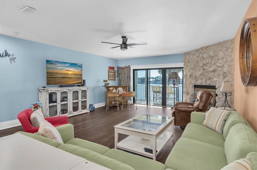 На продажу: $930,000 (2 спален, 3 ванн, 1750 Квадратных фут)