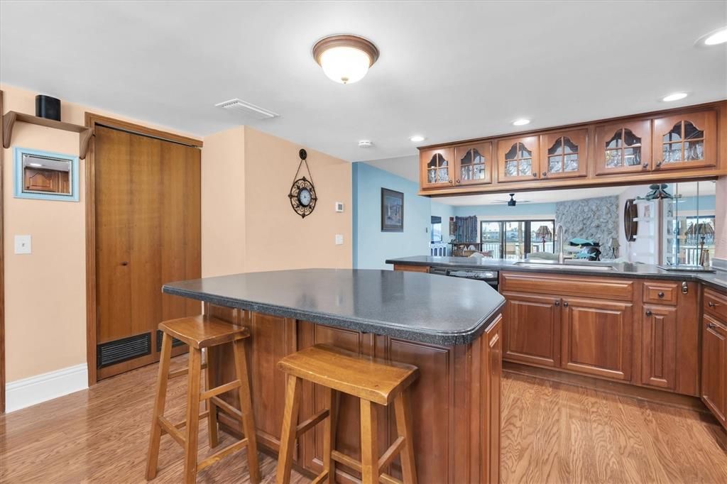 На продажу: $930,000 (2 спален, 3 ванн, 1750 Квадратных фут)