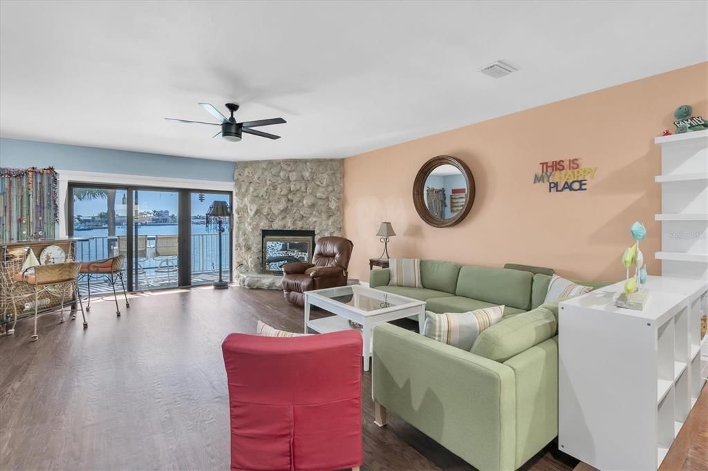 На продажу: $930,000 (2 спален, 3 ванн, 1750 Квадратных фут)