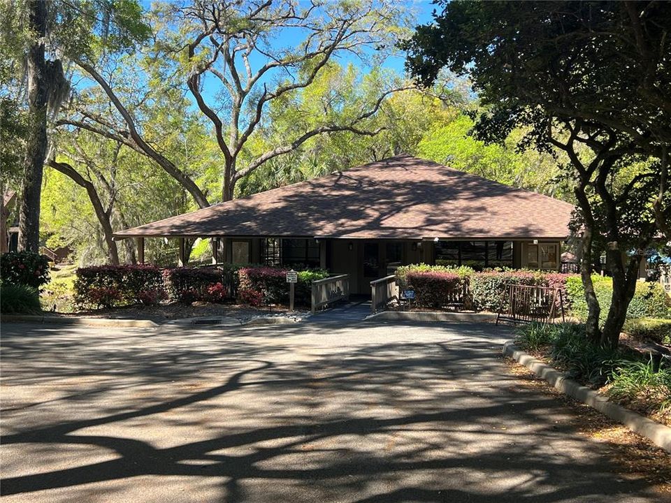 待售: $694,000 (0.91 acres)