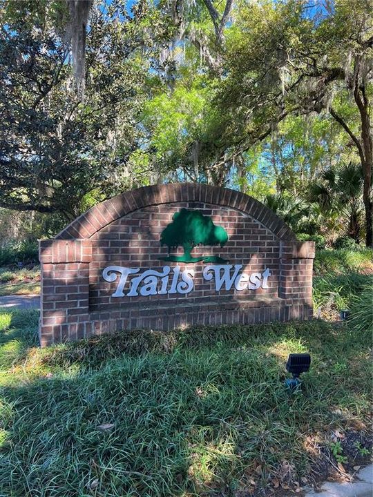 待售: $694,000 (0.91 acres)