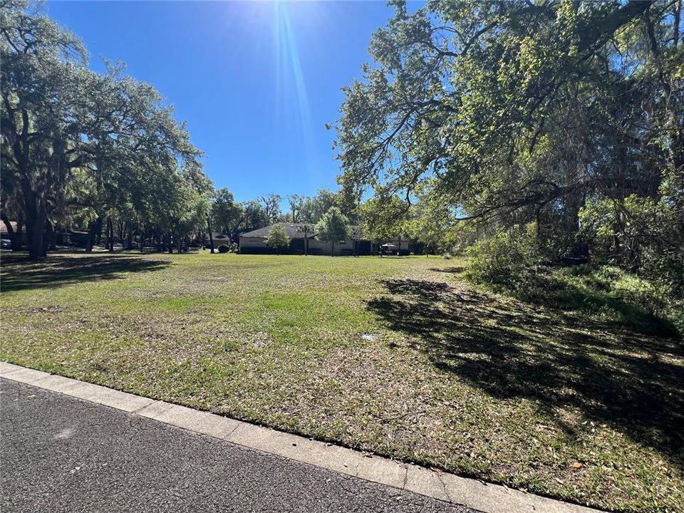 待售: $694,000 (0.91 acres)