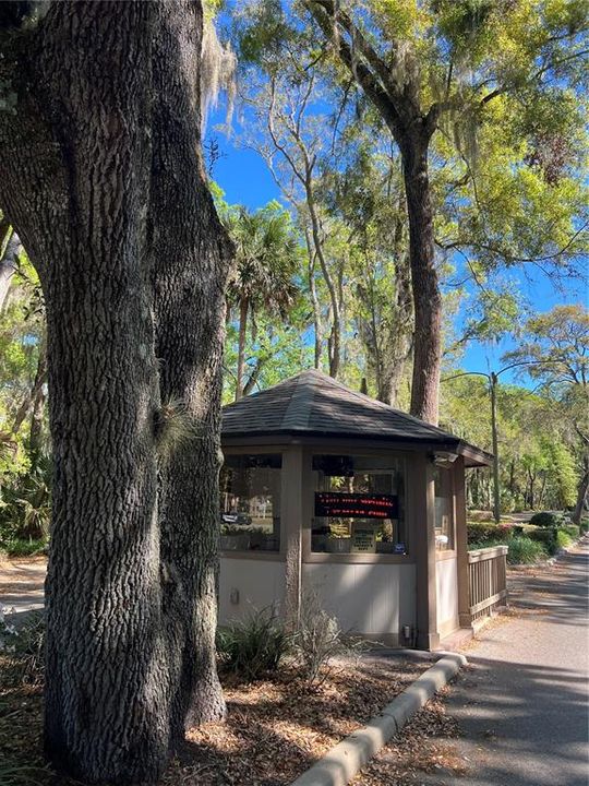 待售: $694,000 (0.91 acres)