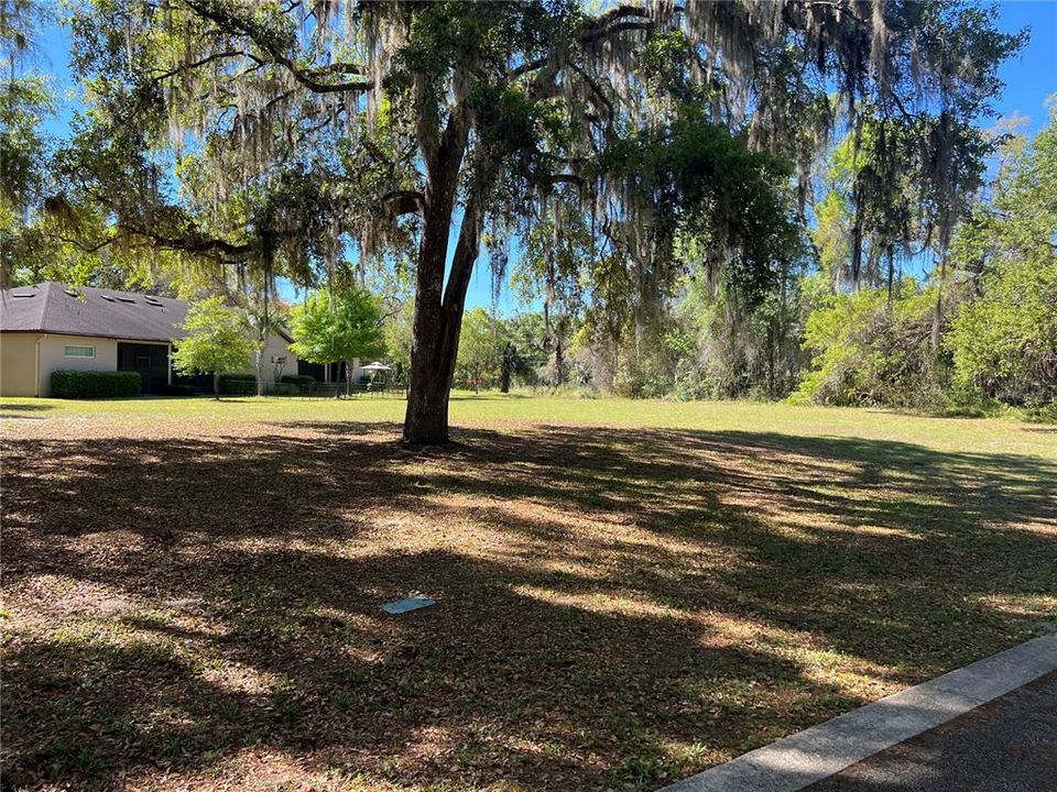 待售: $694,000 (0.91 acres)