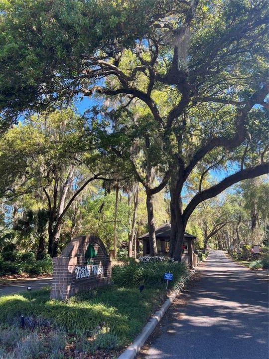 待售: $694,000 (0.91 acres)