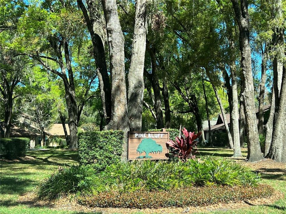 待售: $694,000 (0.91 acres)