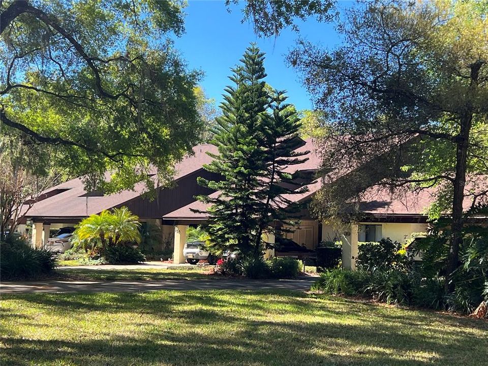 待售: $694,000 (0.91 acres)