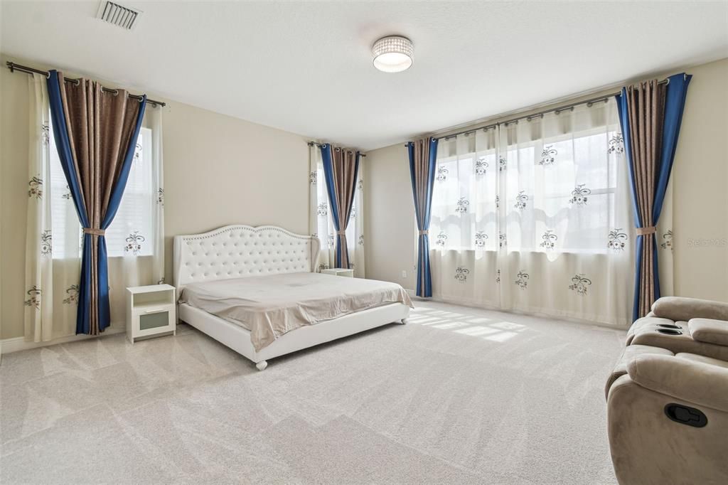 На продажу: $1,359,000 (5 спален, 5 ванн, 4472 Квадратных фут)