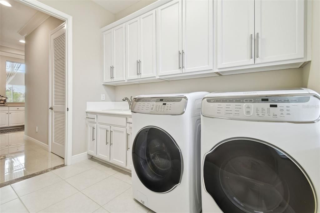 На продажу: $1,359,000 (5 спален, 5 ванн, 4472 Квадратных фут)