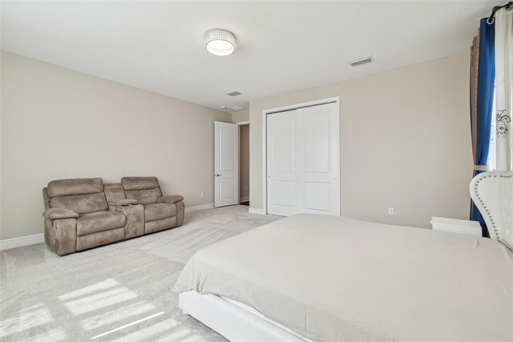 На продажу: $1,359,000 (5 спален, 5 ванн, 4472 Квадратных фут)