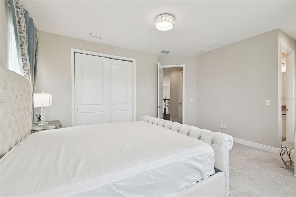 На продажу: $1,359,000 (5 спален, 5 ванн, 4472 Квадратных фут)