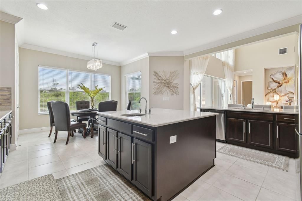 На продажу: $1,359,000 (5 спален, 5 ванн, 4472 Квадратных фут)