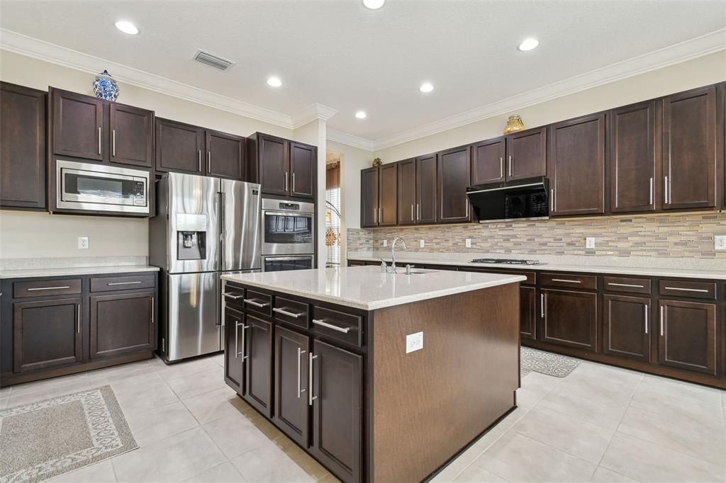 На продажу: $1,359,000 (5 спален, 5 ванн, 4472 Квадратных фут)