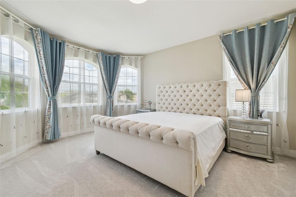 На продажу: $1,359,000 (5 спален, 5 ванн, 4472 Квадратных фут)