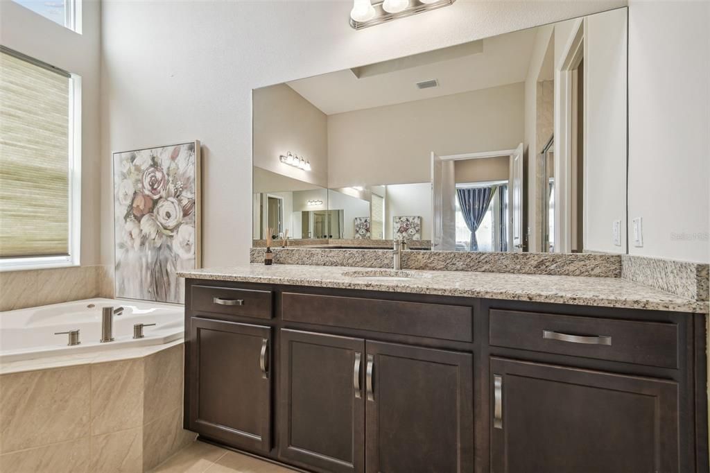 На продажу: $1,359,000 (5 спален, 5 ванн, 4472 Квадратных фут)