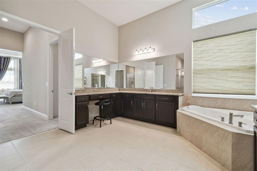 На продажу: $1,359,000 (5 спален, 5 ванн, 4472 Квадратных фут)