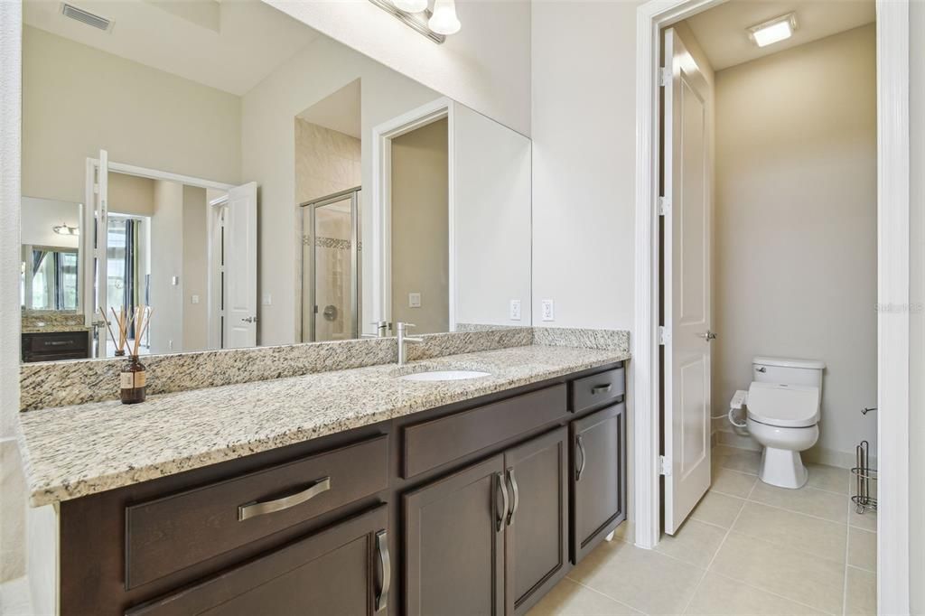 На продажу: $1,359,000 (5 спален, 5 ванн, 4472 Квадратных фут)