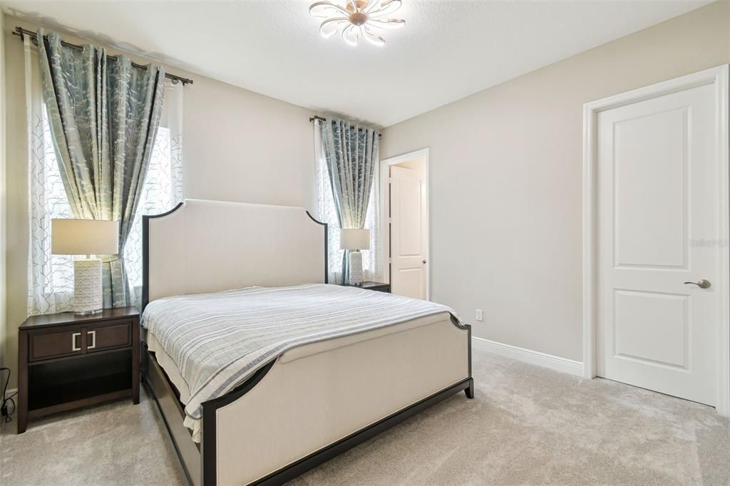 На продажу: $1,359,000 (5 спален, 5 ванн, 4472 Квадратных фут)