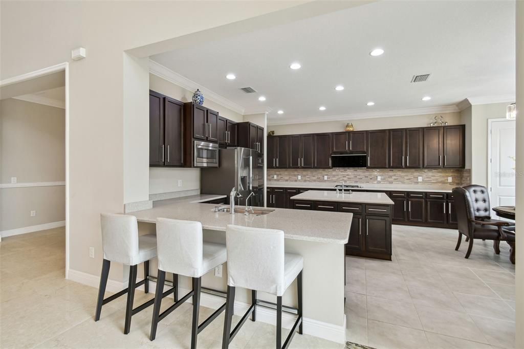 На продажу: $1,359,000 (5 спален, 5 ванн, 4472 Квадратных фут)