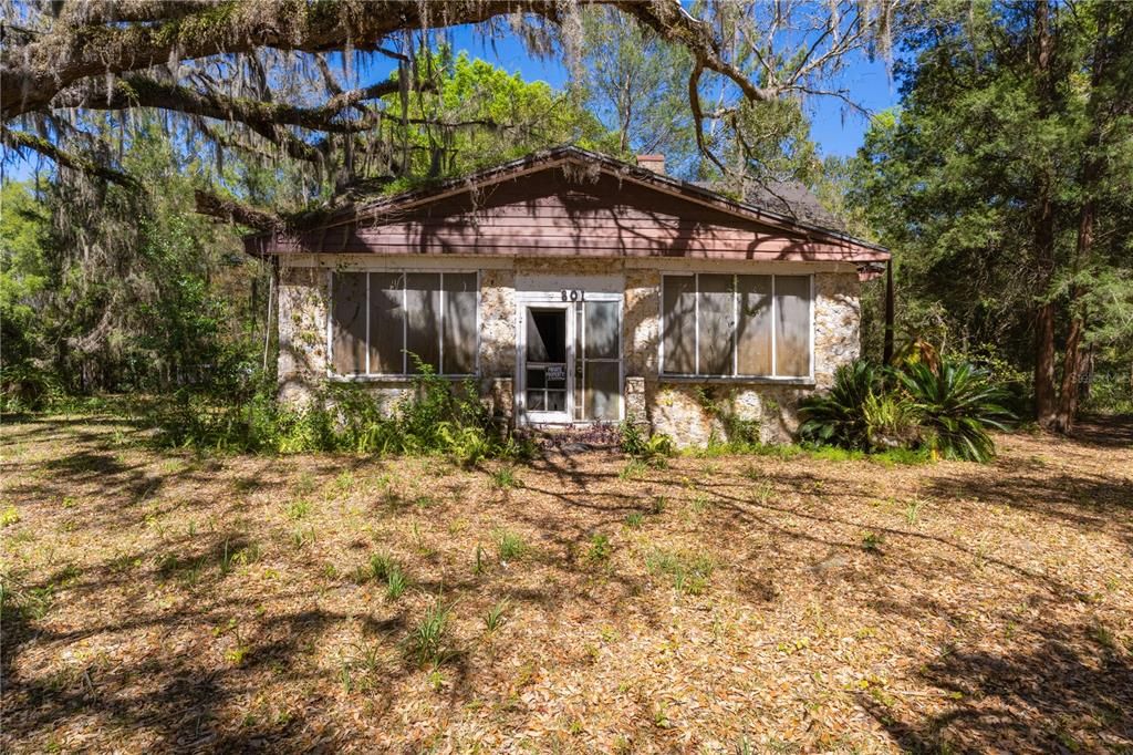 На продажу: $164,900 (2 спален, 1 ванн, 1200 Квадратных фут)