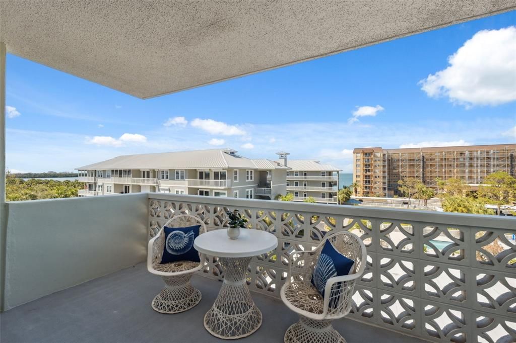 For Sale: $365,000 (2 beds, 2 baths, 1181 Square Feet)