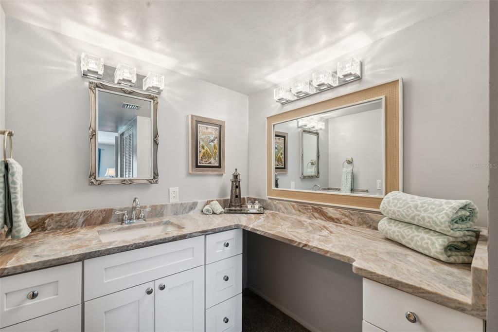 For Sale: $365,000 (2 beds, 2 baths, 1181 Square Feet)