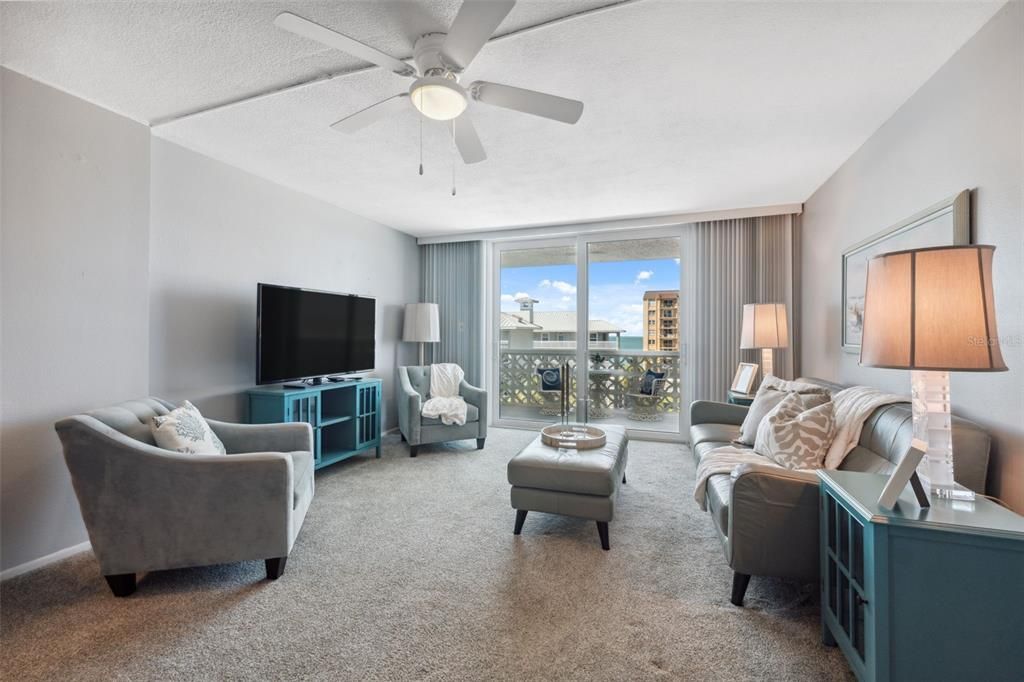 For Sale: $365,000 (2 beds, 2 baths, 1181 Square Feet)