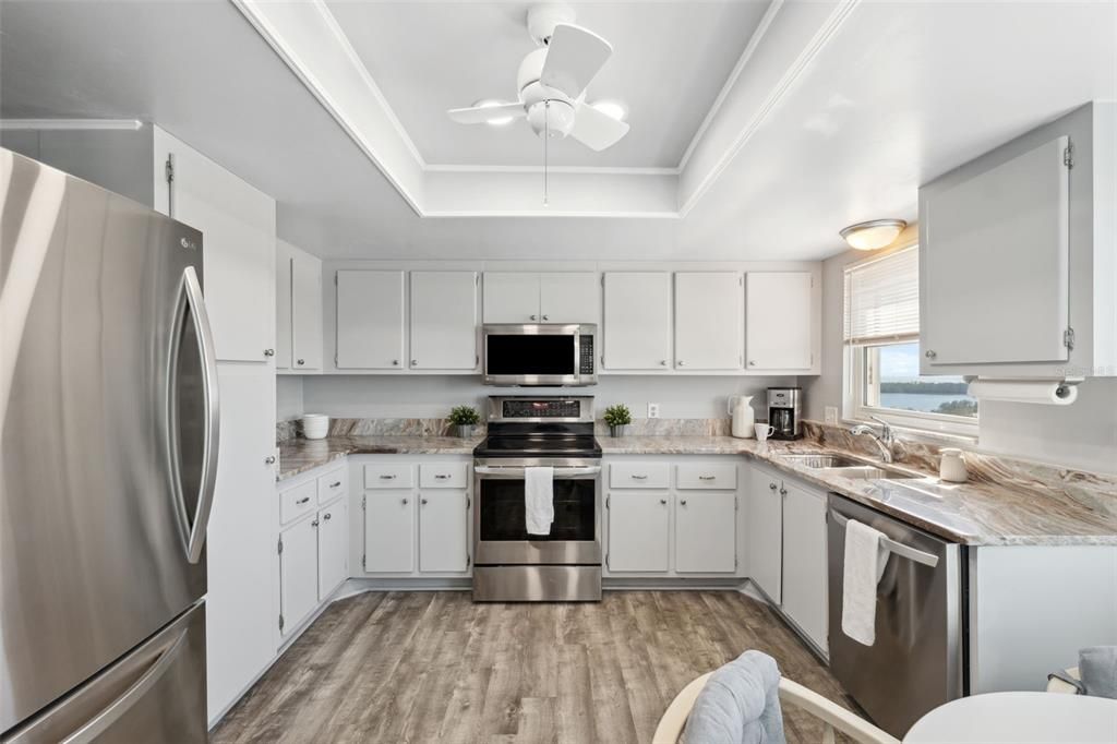 For Sale: $365,000 (2 beds, 2 baths, 1181 Square Feet)