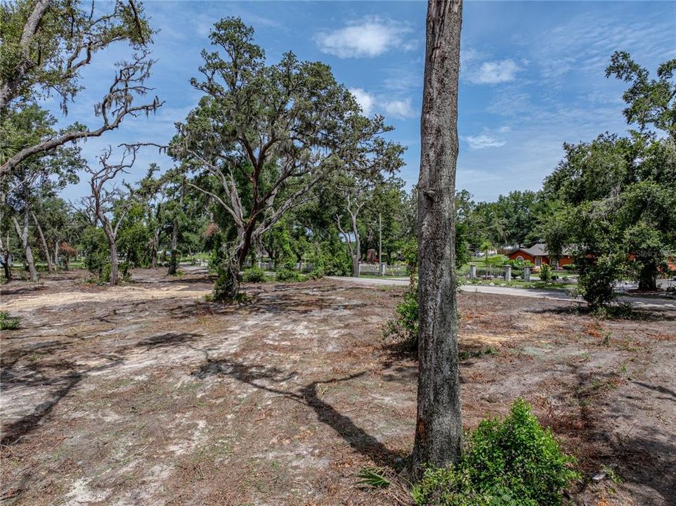 На продажу: $375,000 (3.07 acres)