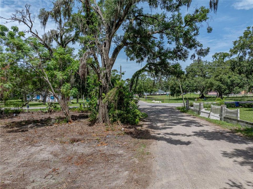 На продажу: $375,000 (3.07 acres)