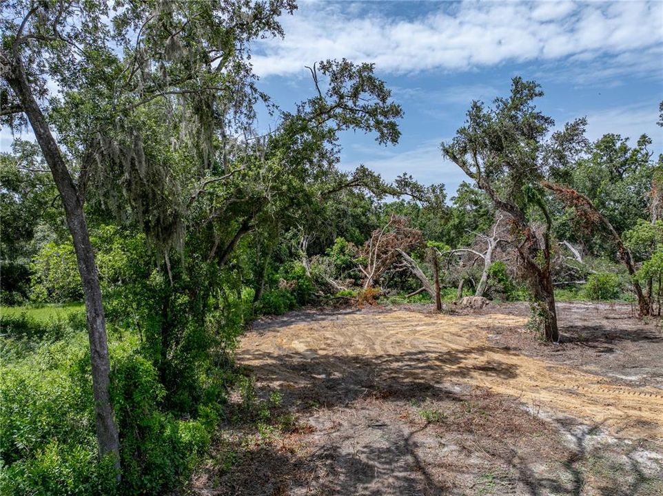 На продажу: $375,000 (3.07 acres)