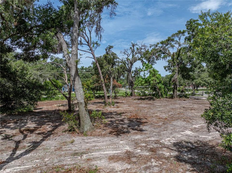 На продажу: $375,000 (3.07 acres)