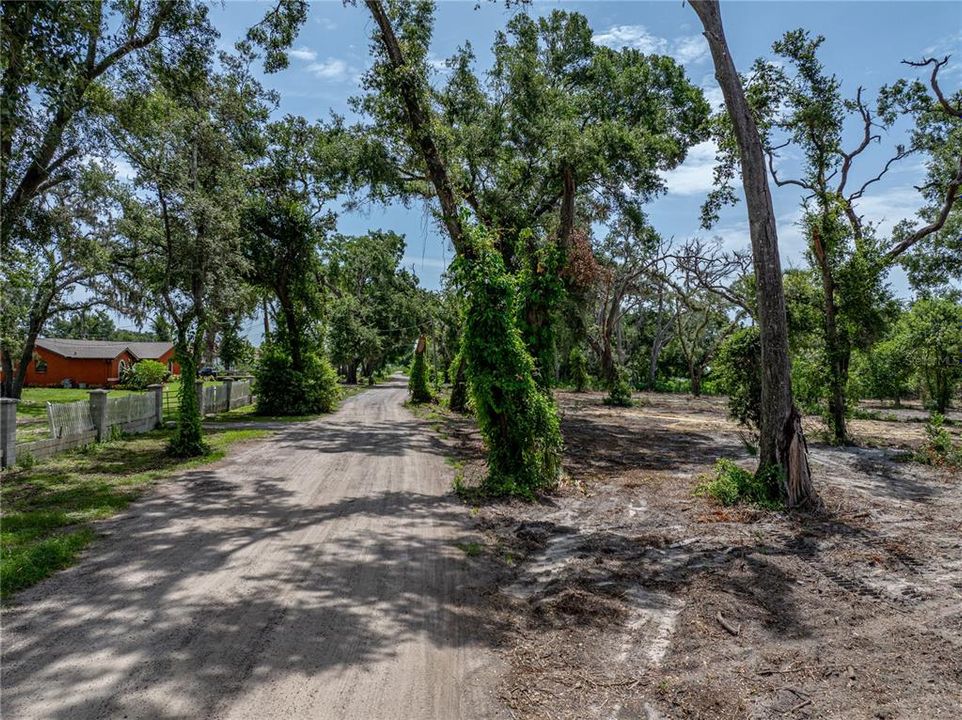 На продажу: $375,000 (3.07 acres)