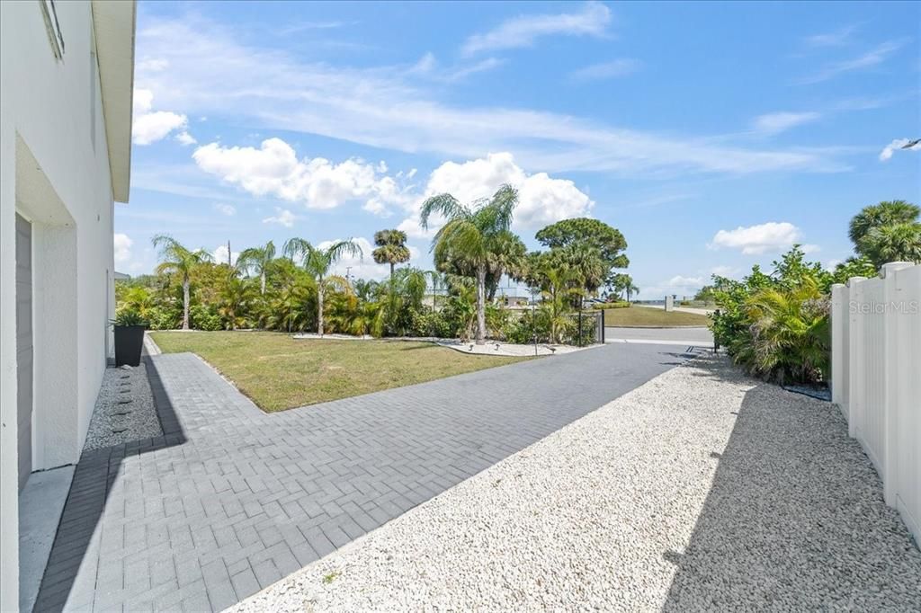 En Venta: $385,000 (3 camas, 2 baños, 1945 Pies cuadrados)