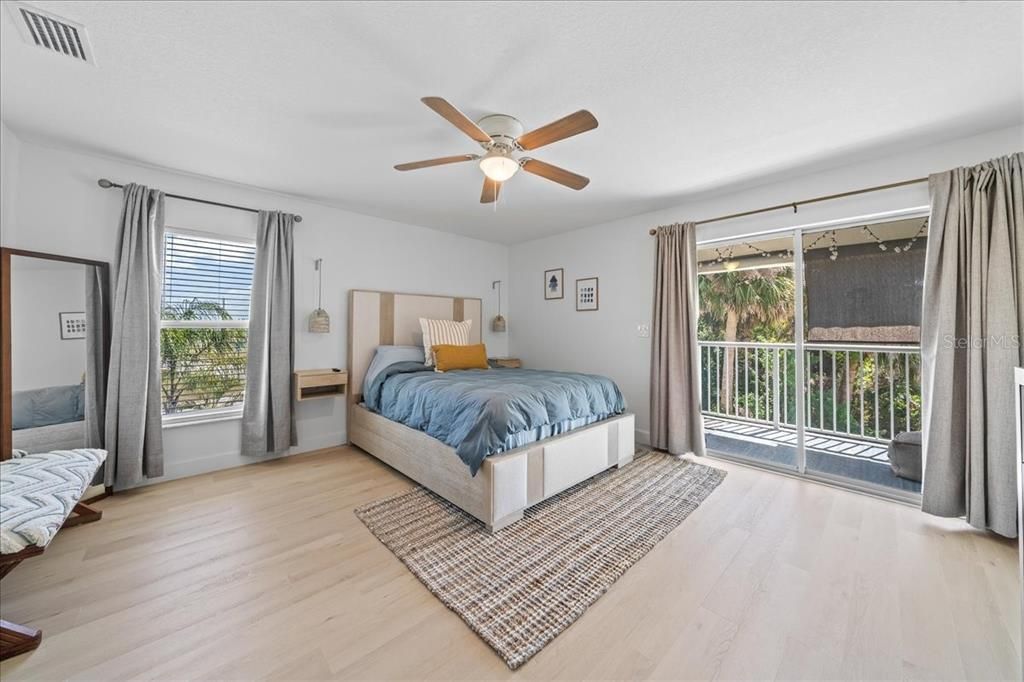 En Venta: $385,000 (3 camas, 2 baños, 1945 Pies cuadrados)