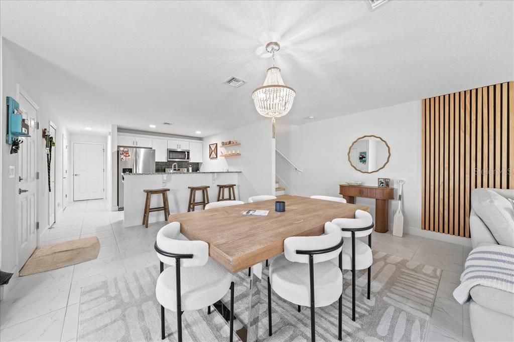 En Venta: $385,000 (3 camas, 2 baños, 1945 Pies cuadrados)