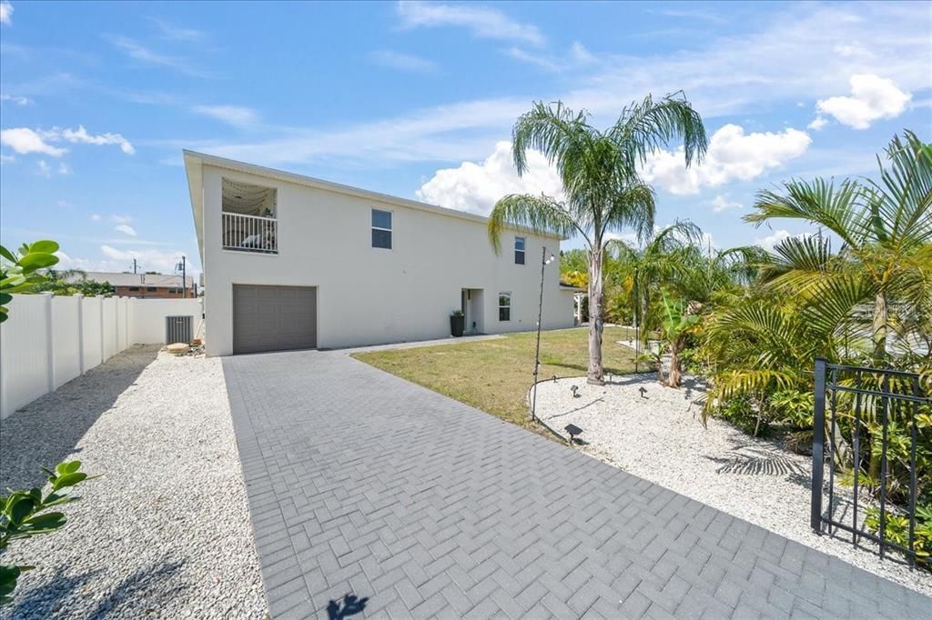 En Venta: $385,000 (3 camas, 2 baños, 1945 Pies cuadrados)