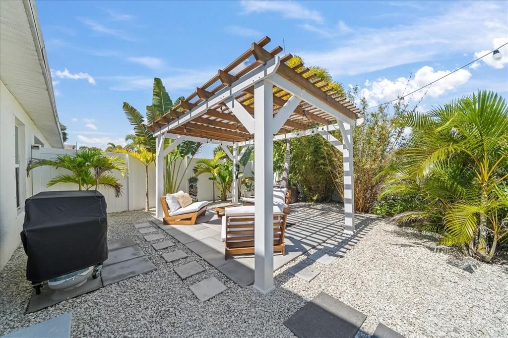 En Venta: $385,000 (3 camas, 2 baños, 1945 Pies cuadrados)