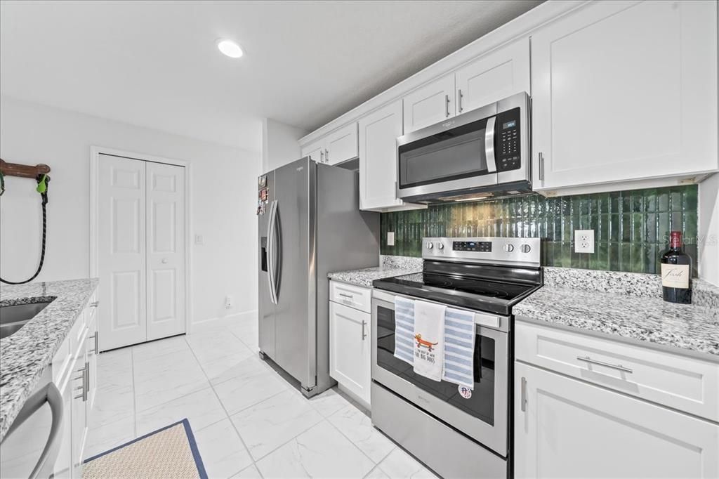 En Venta: $385,000 (3 camas, 2 baños, 1945 Pies cuadrados)