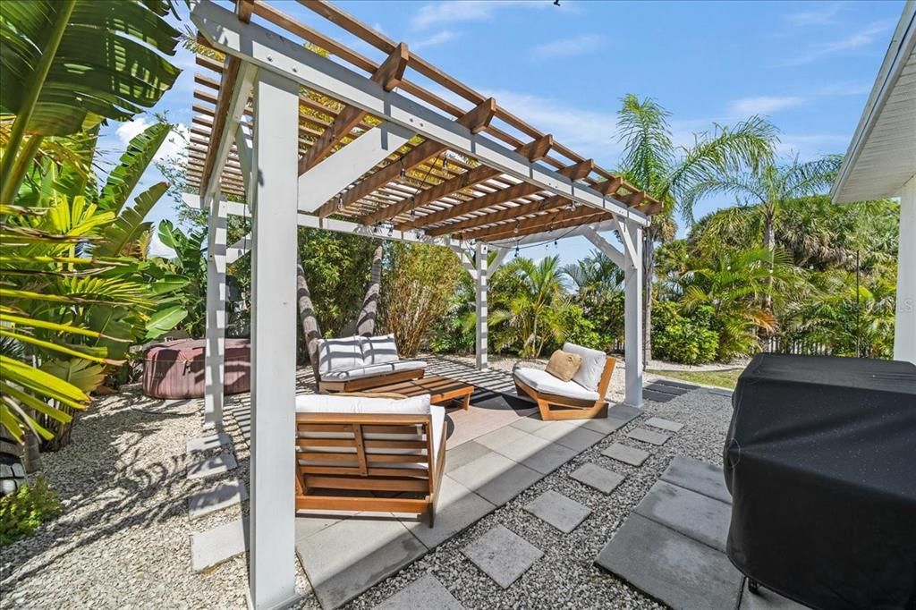 En Venta: $385,000 (3 camas, 2 baños, 1945 Pies cuadrados)