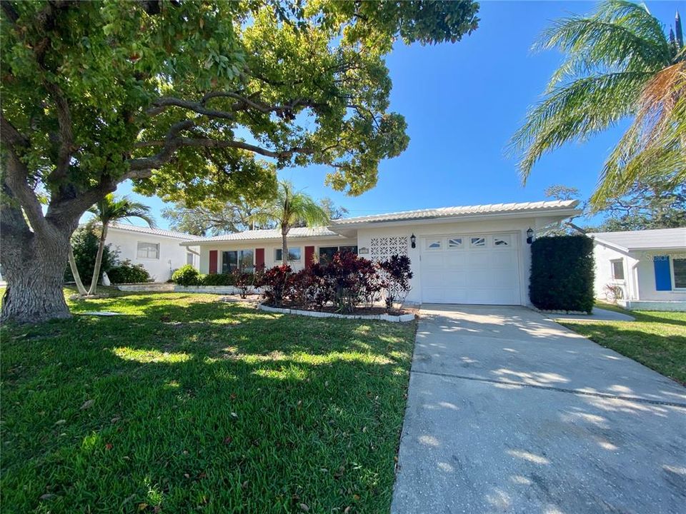 For Sale: $399,000 (2 beds, 2 baths, 1578 Square Feet)