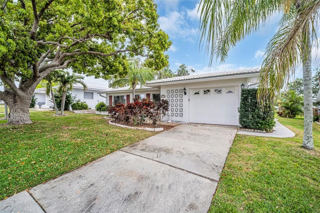 For Sale: $399,000 (2 beds, 2 baths, 1578 Square Feet)