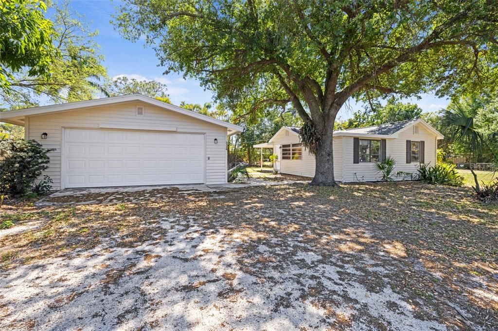 Recently Sold: $199,900 (2 beds, 1 baths, 1300 Square Feet)