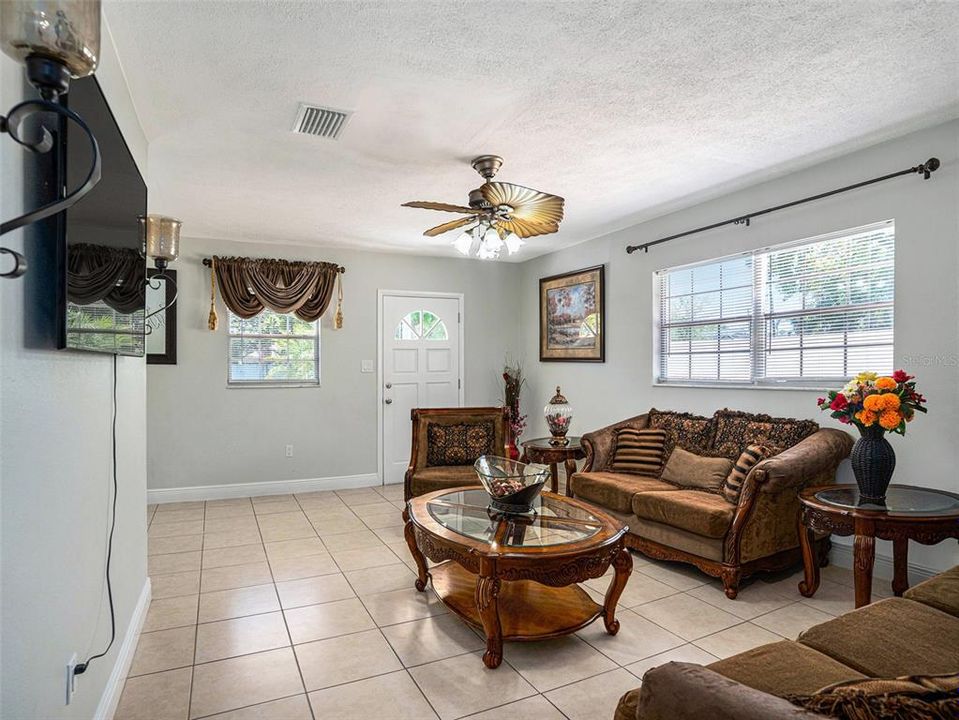 待售: $519,900 (4 贝兹, 2 浴室, 1455 平方英尺)