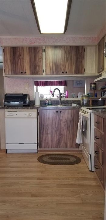 Active With Contract: $129,000 (2 beds, 2 baths, 1152 Square Feet)