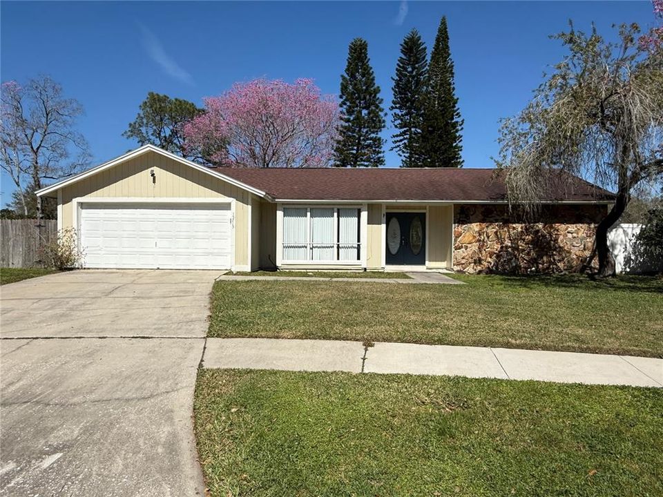 Recently Rented: $2,598 (4 beds, 2 baths, 1887 Square Feet)