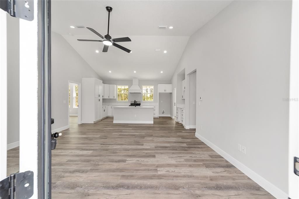 For Sale: $294,999 (3 beds, 2 baths, 1640 Square Feet)