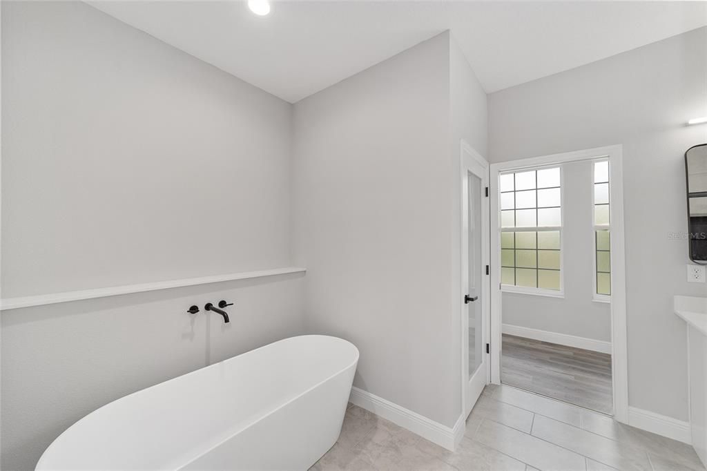 For Sale: $294,999 (3 beds, 2 baths, 1640 Square Feet)