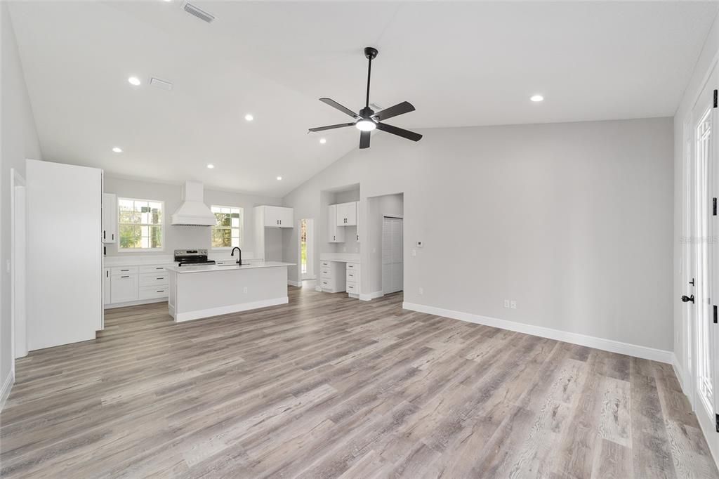 For Sale: $294,999 (3 beds, 2 baths, 1640 Square Feet)